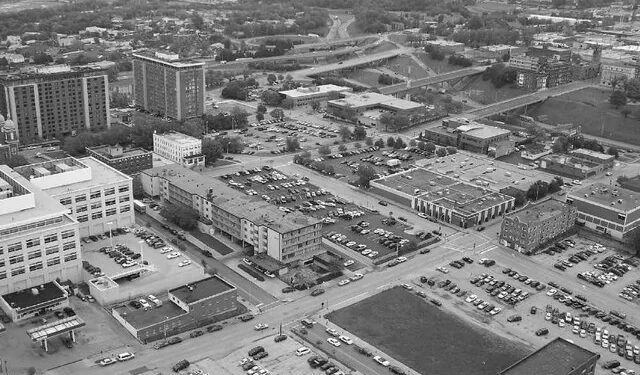 Kansas City, Kansas considers end to commercial parking mandates