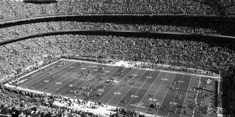 Private money is paying for stadiums. Cities should let it.